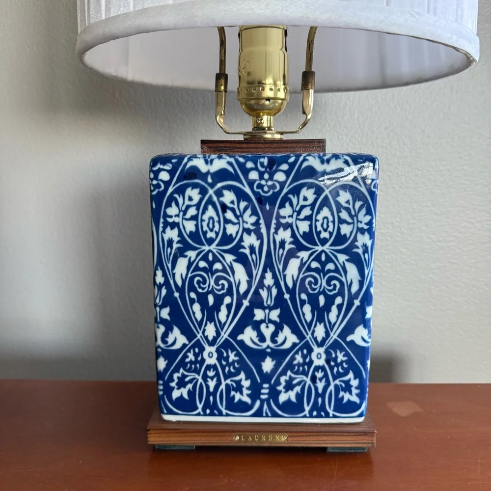 Ralph Lauren Blue White Hearts Porcelain Table Lamp w Round Shade - Picture 2 of 9
